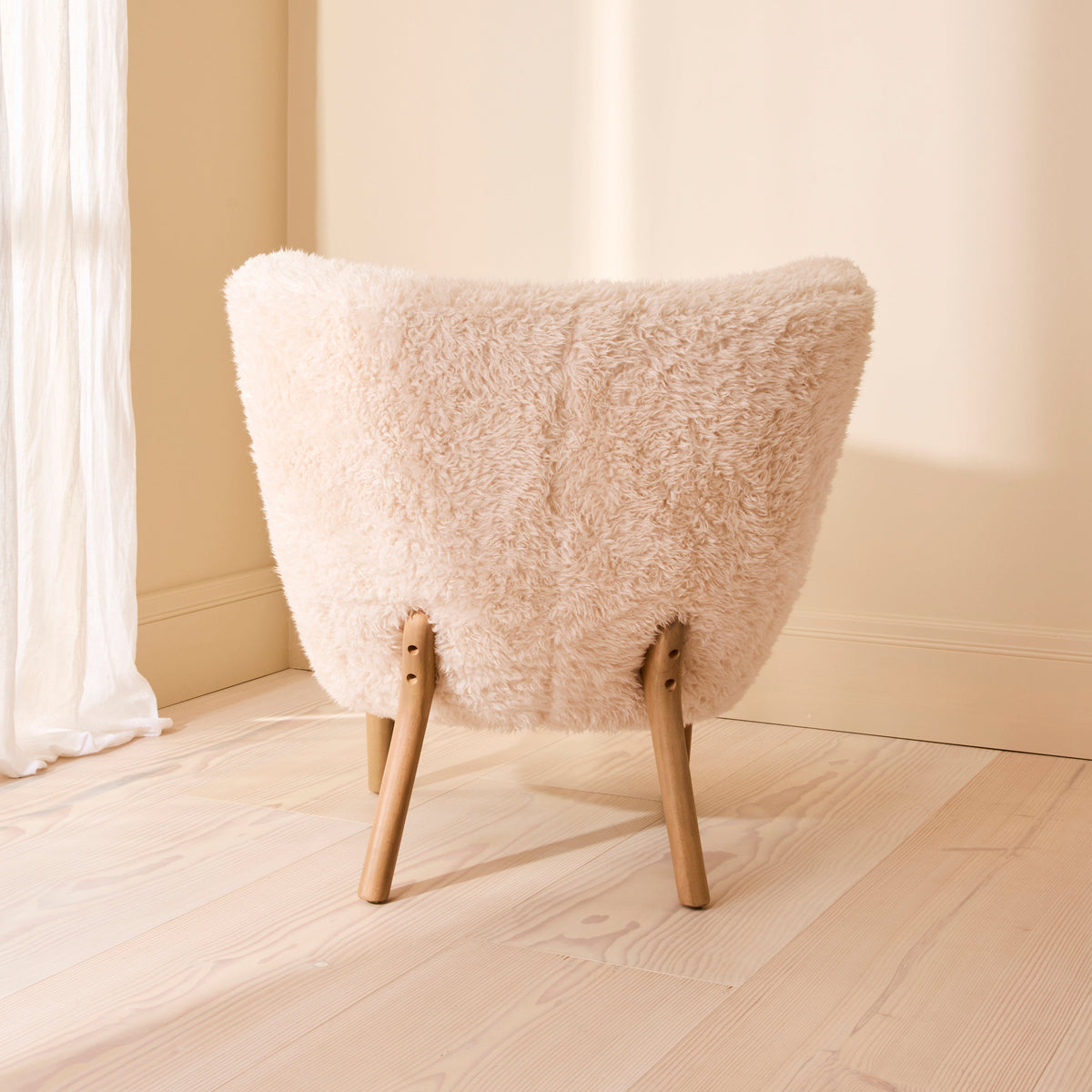 Chester - Fur Accent Chair Cream & Warm Wood