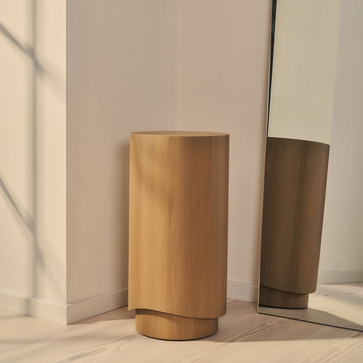 Magna - Warm Wood Wave Plinth