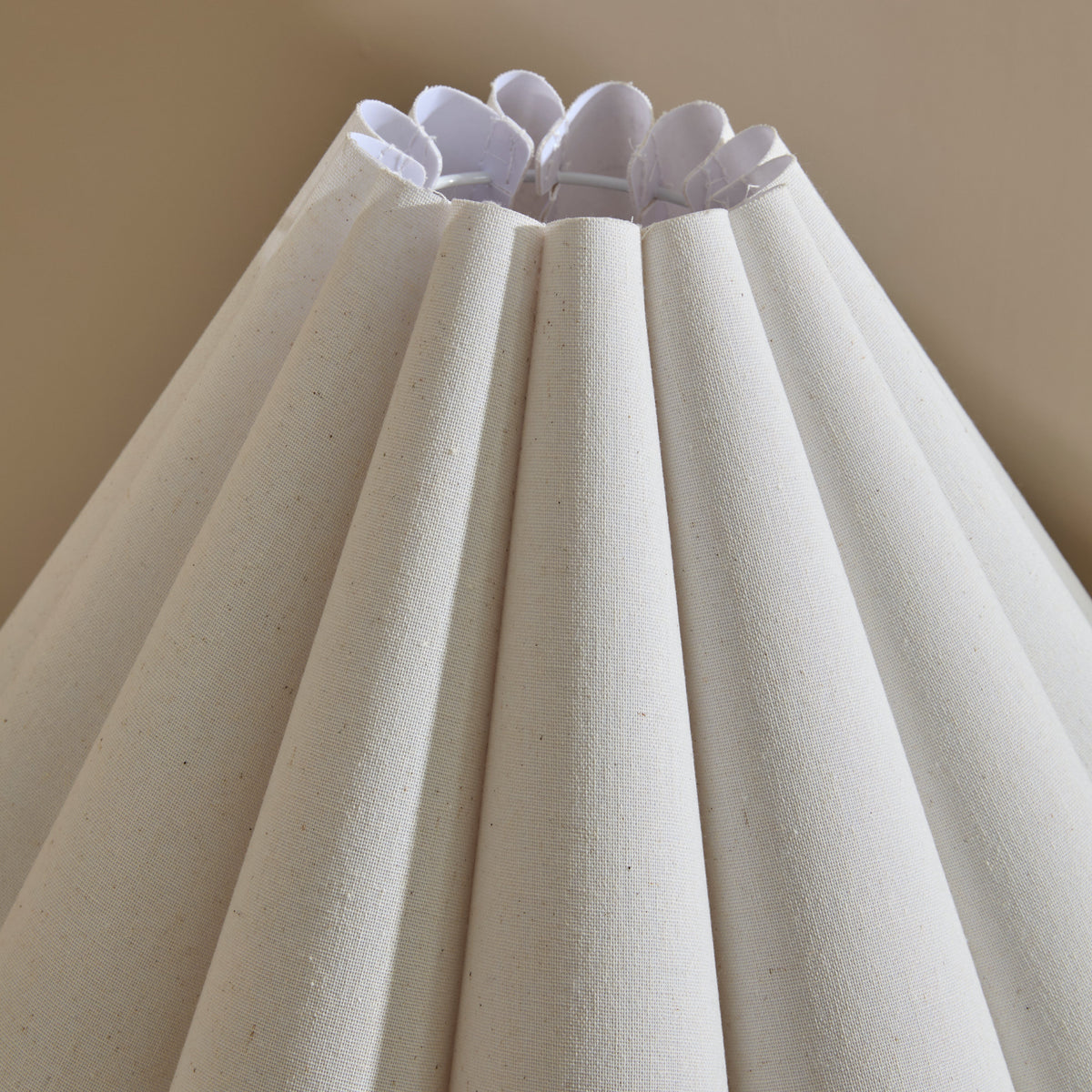 Orla - Chocolate Gloss Ceramic Scallop Shade Table Lamp
