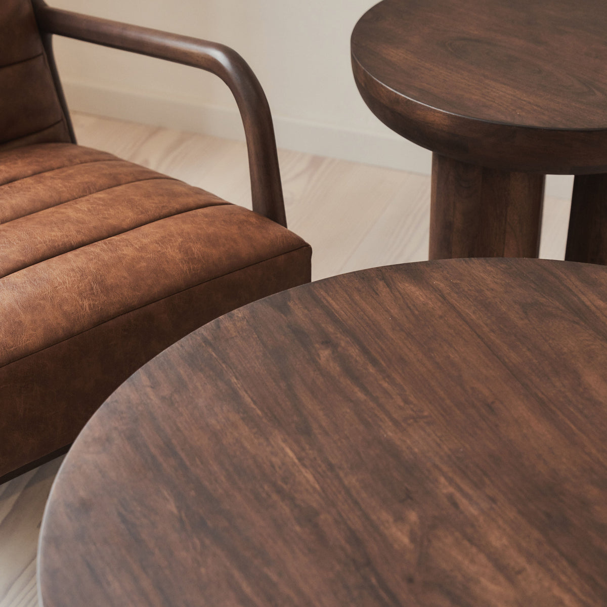 Vermont - Dark Wood Premium Round Coffee Table