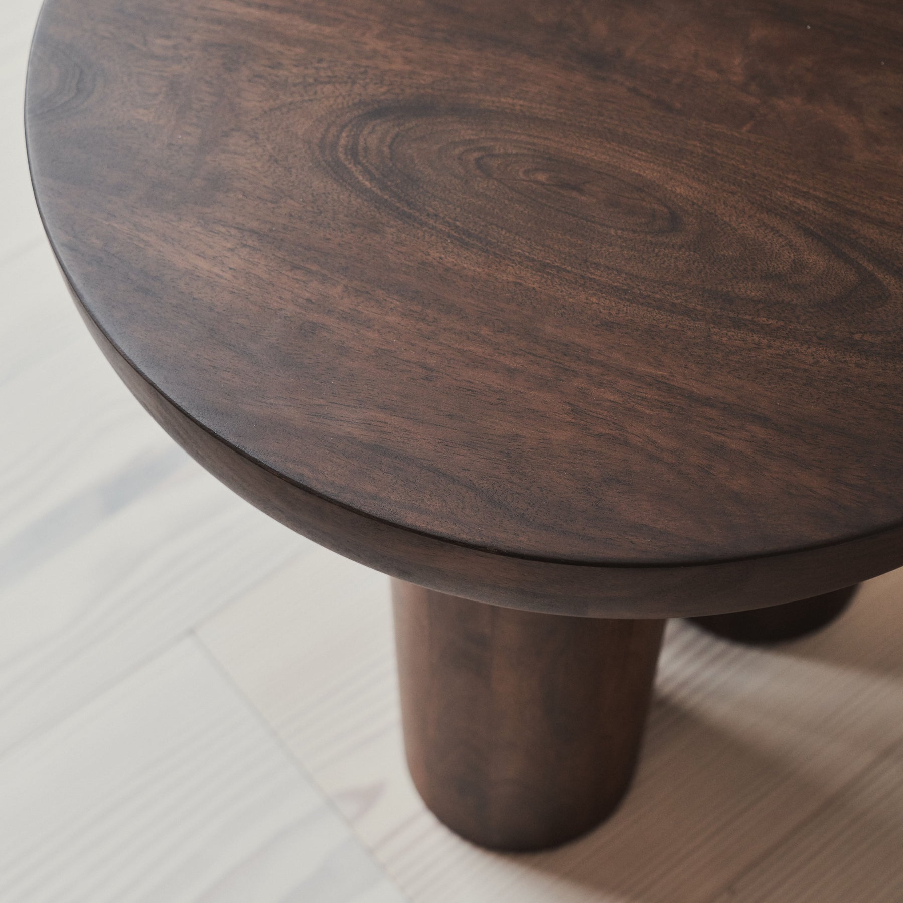 Vermont - Dark Wood Premium Round Side Table