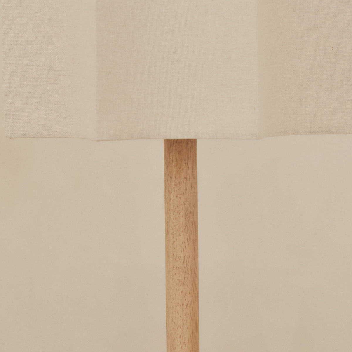 Esme - Light Wood Inverted Scallop Shade Table Lamp