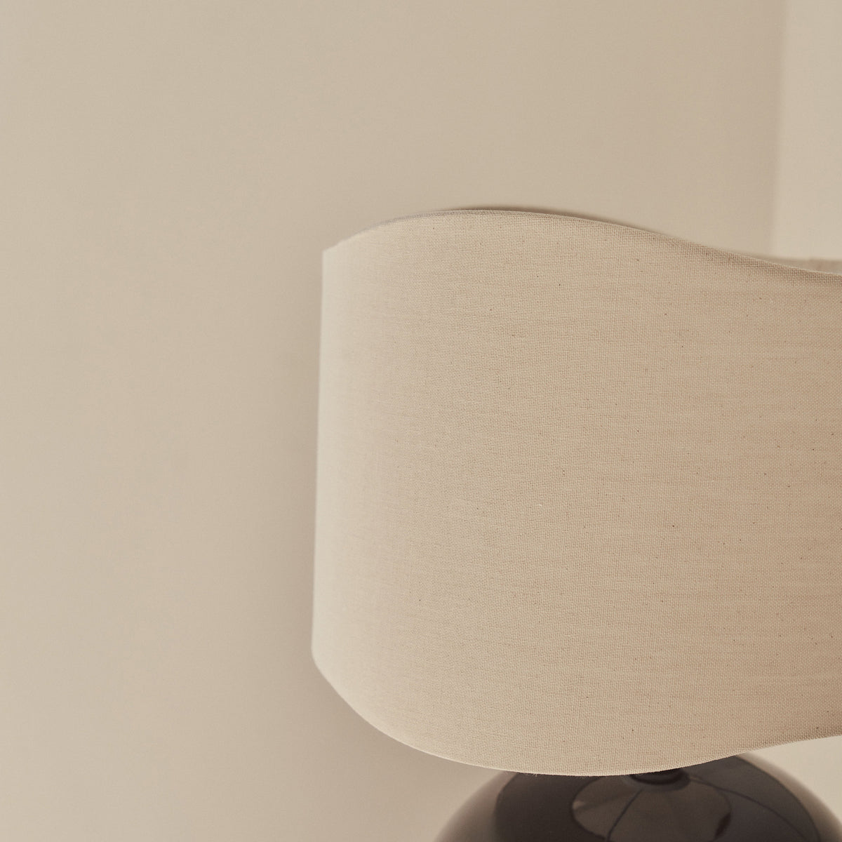 Olera - Chocolate Gloss Ceramic Wave Shade Table Lamp