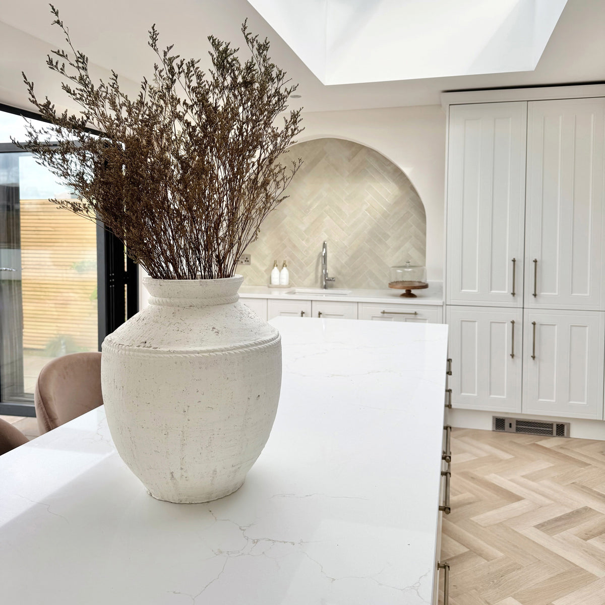 Toledo - Small White Textured Terracotta Vase