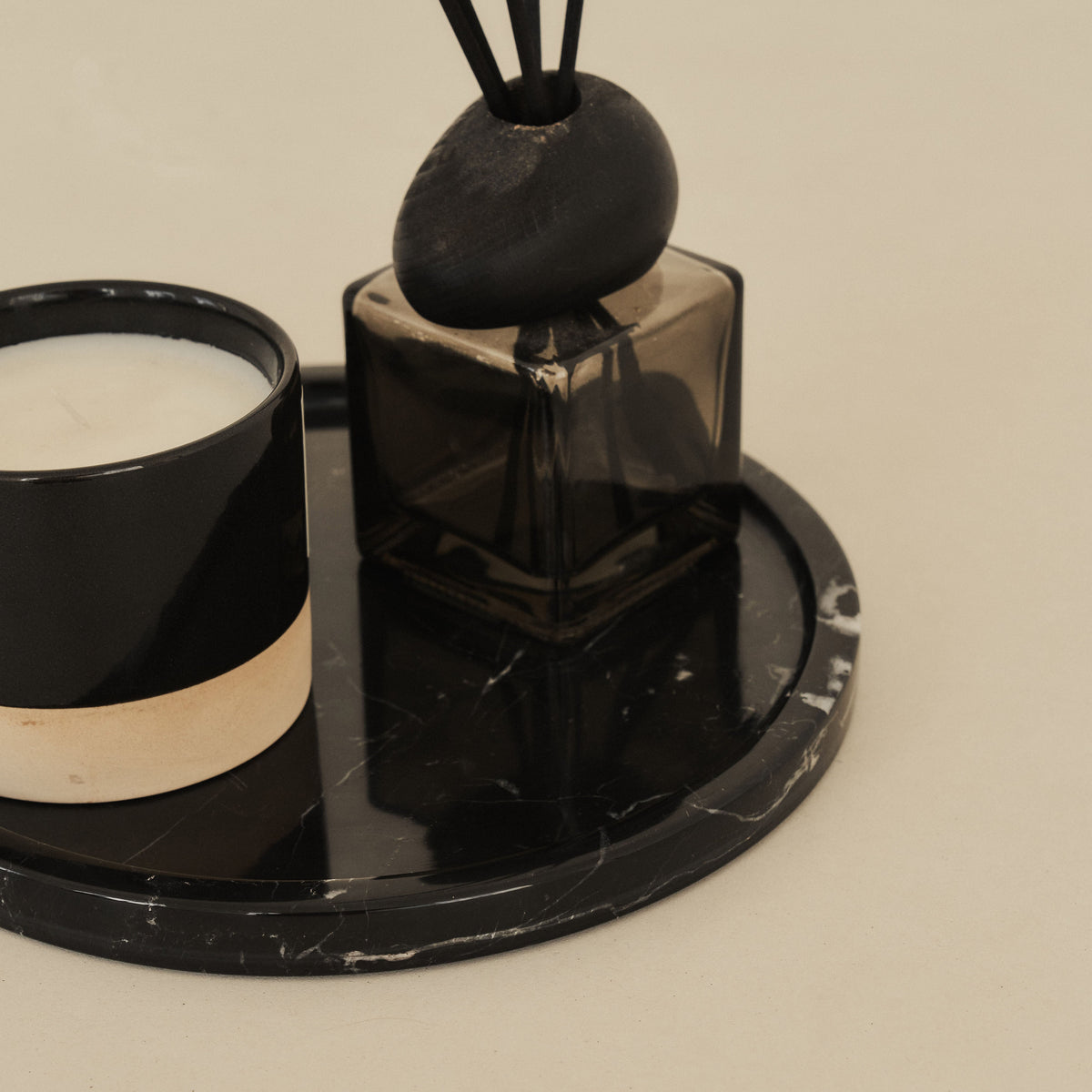 Travara - Black Marble Round Decorative Tray