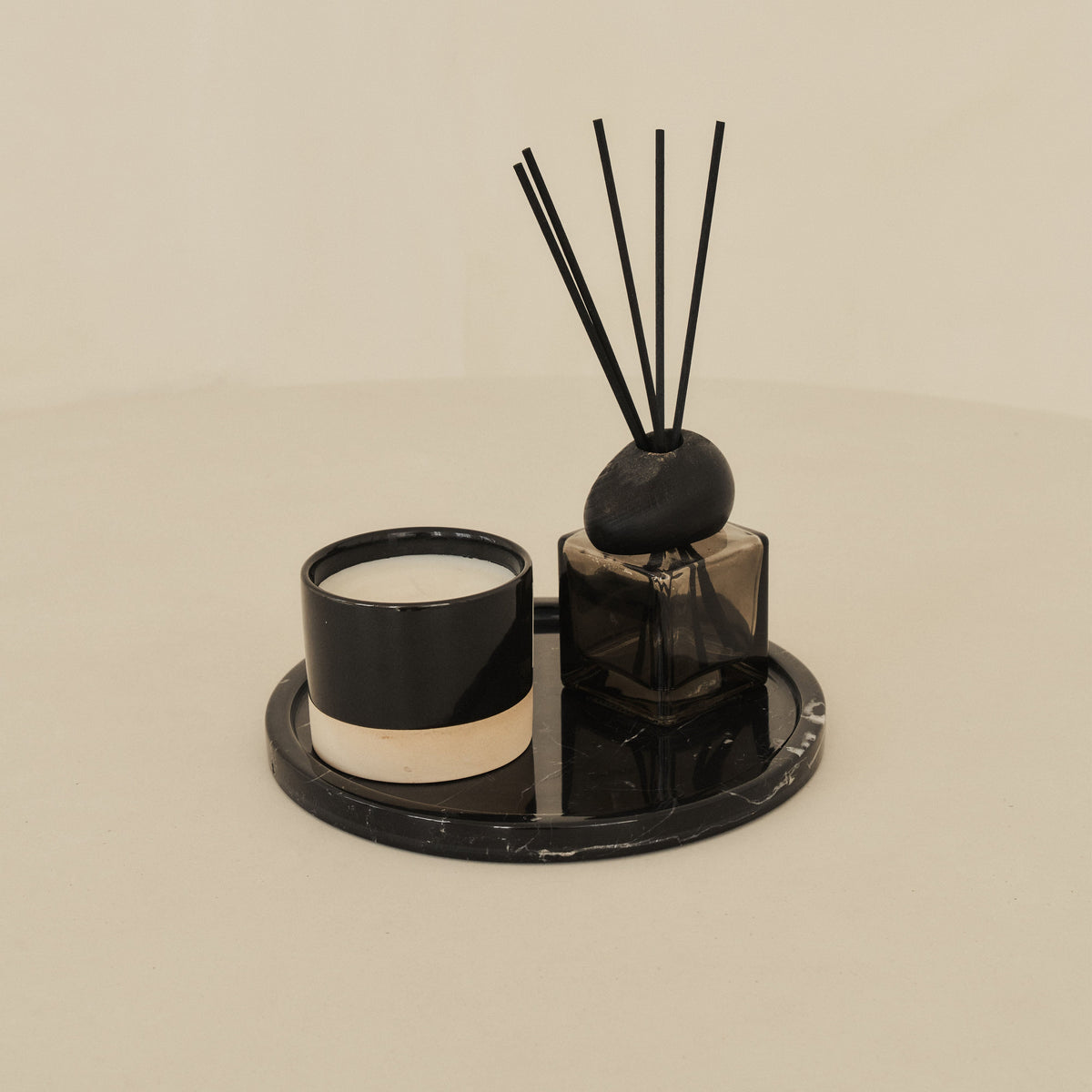 Travara - Black Marble Round Decorative Tray