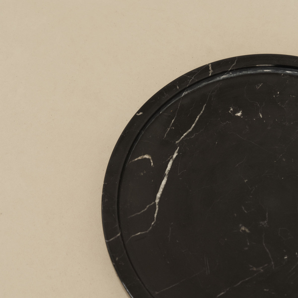 Travara - Black Marble Round Decorative Tray