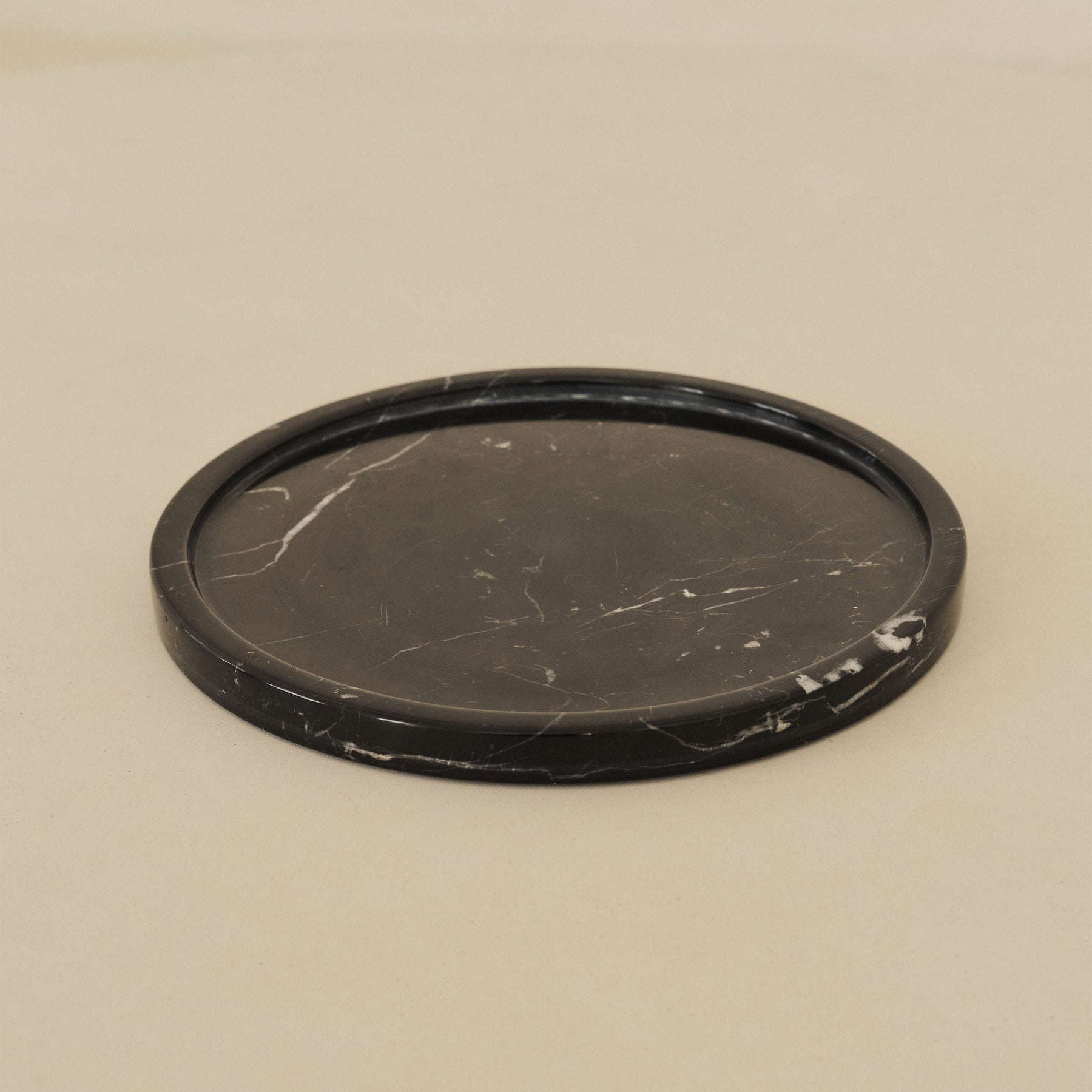 Travara - Black Marble Round Decorative Tray