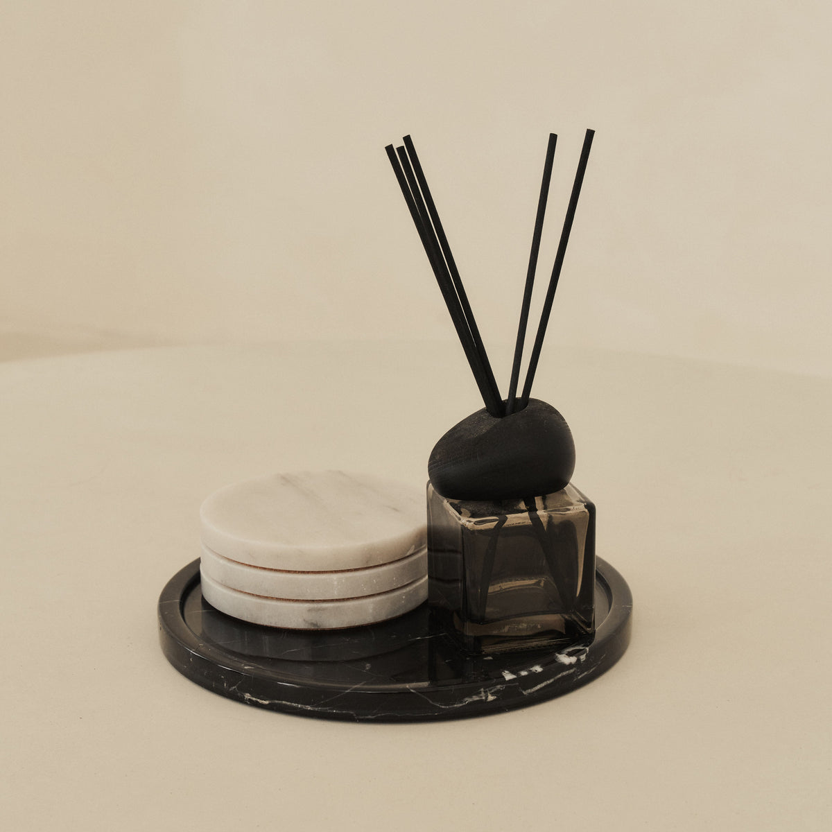 Travara - Black Marble Round Decorative Tray