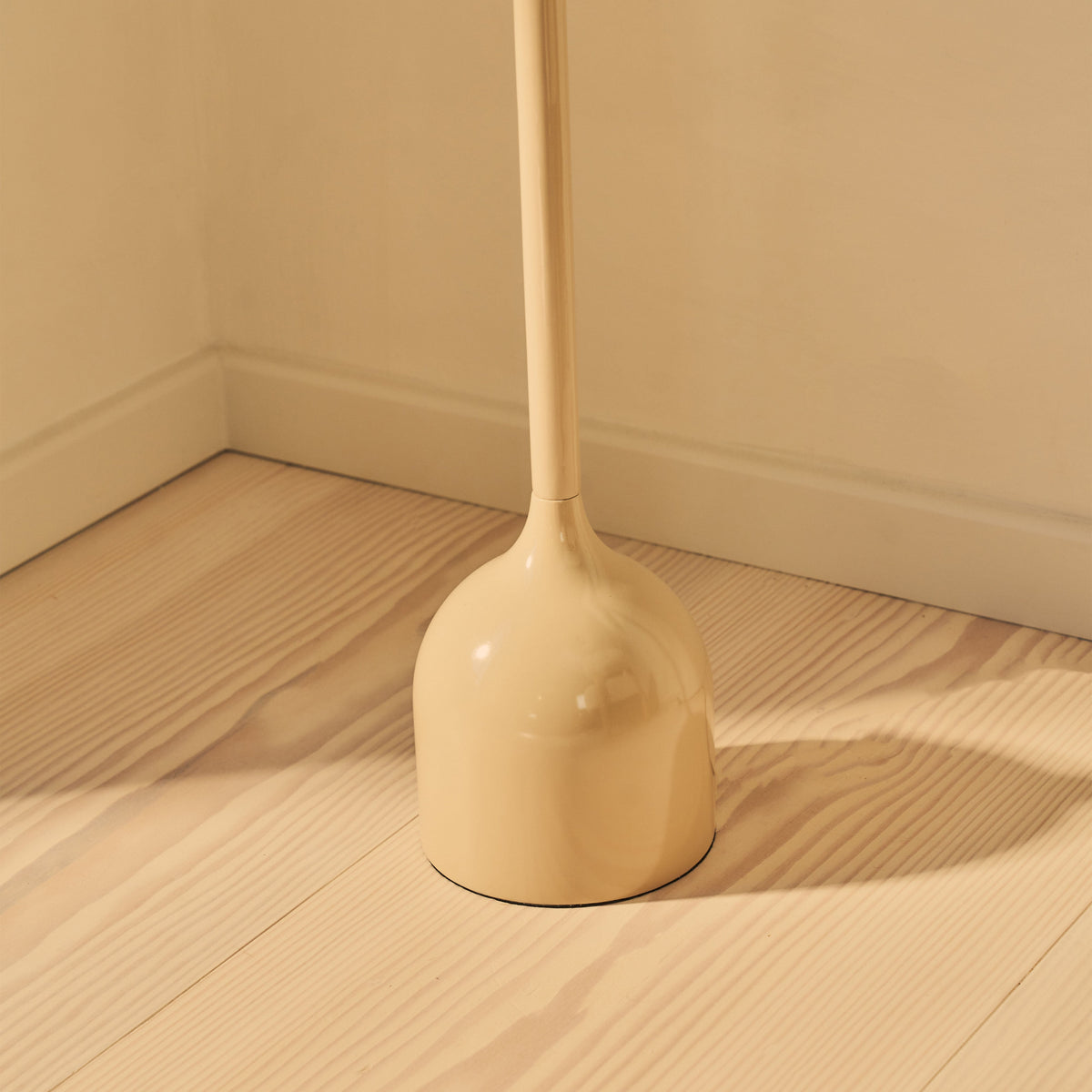 Esme - Beige Gloss Inverted Scallop Shade Floor Lamp