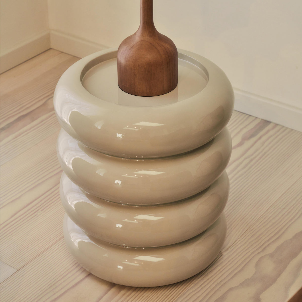 Compton - High Gloss Ivory Round Side Table