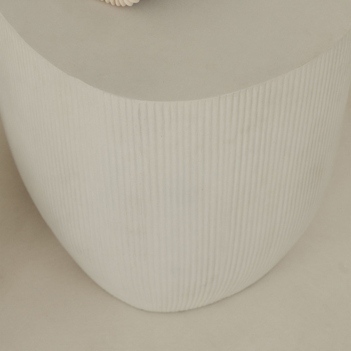 Leonardo - Minimal Concrete Irregular Shaped Side Table