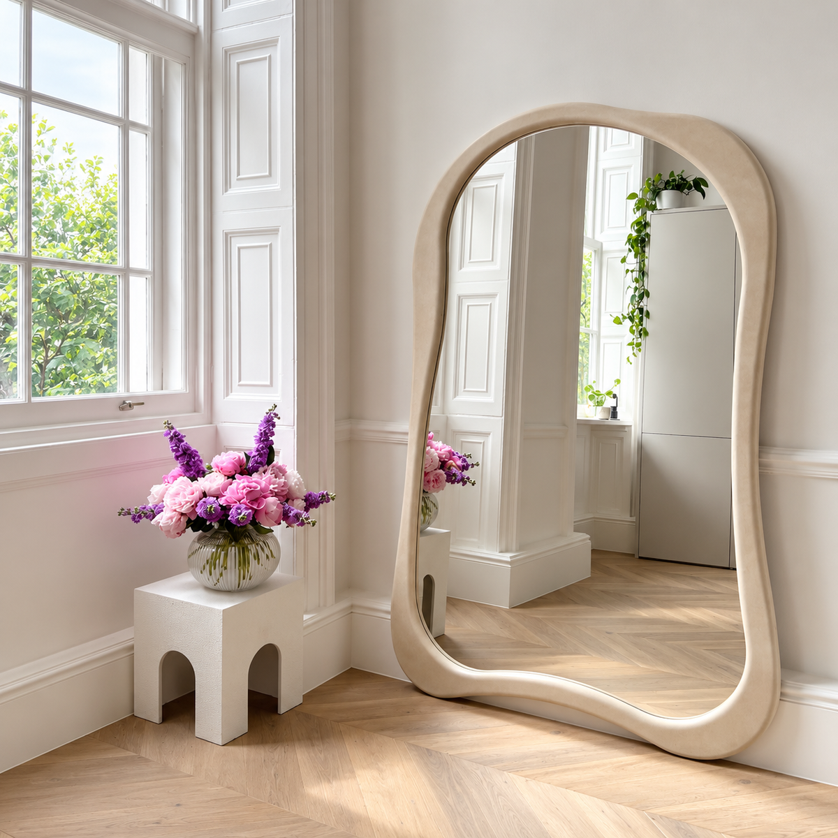 Meet the Arcurva Mirror: Where Organic Design Meets Modern Style