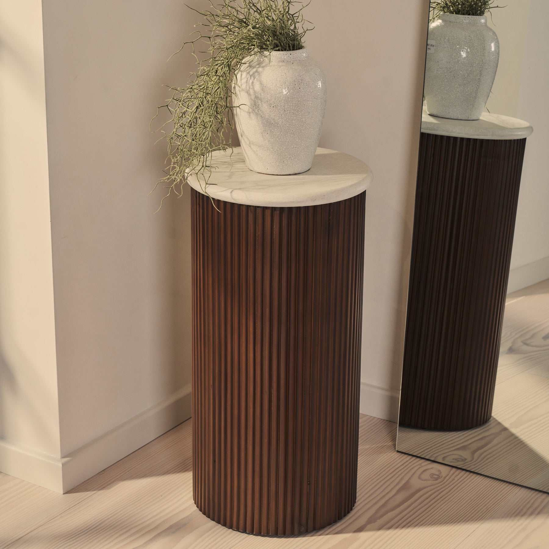 Cove - Dark Wood Ribbed Plinth