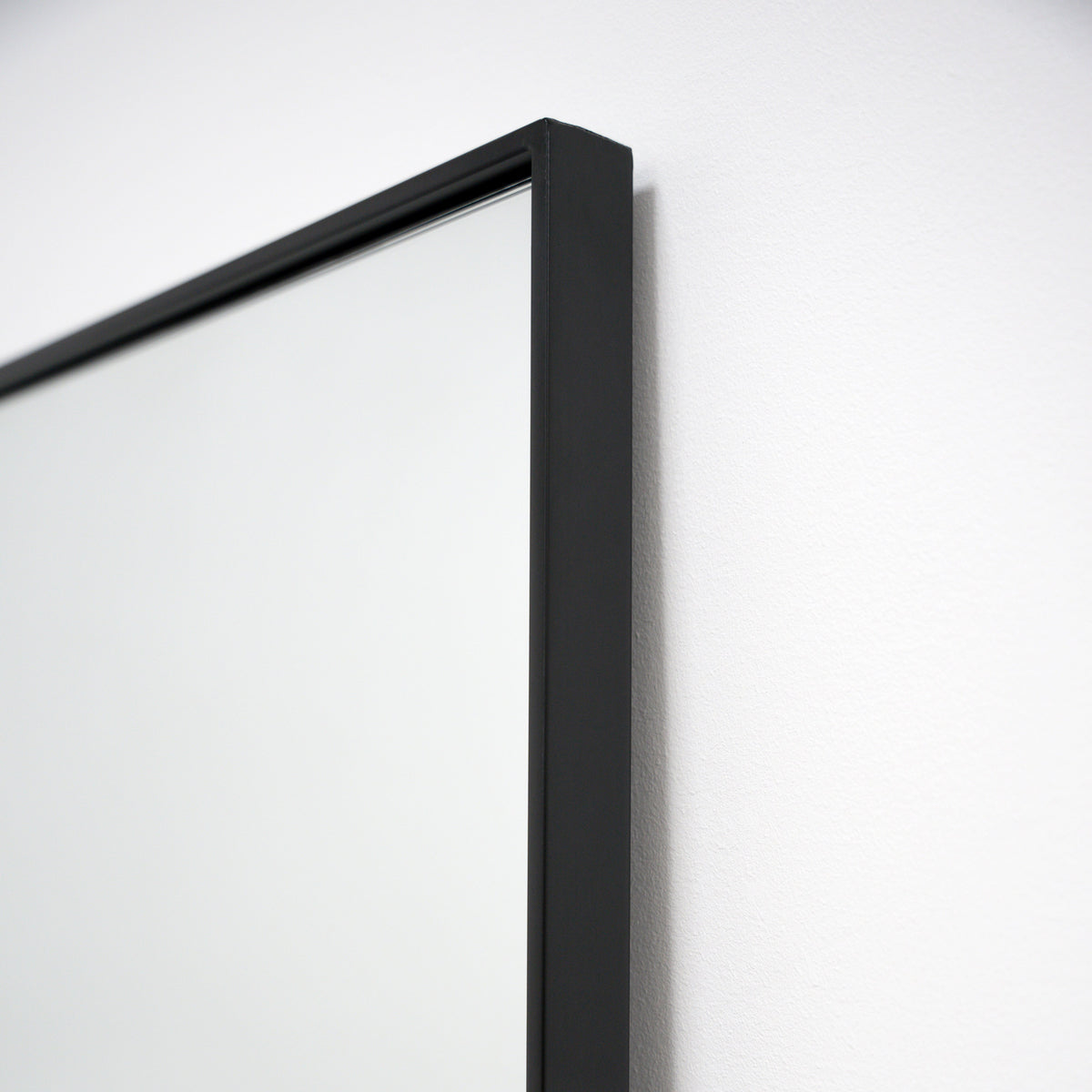 Closeup of Full Length Black Curved Metal Extra Large Mirror corner