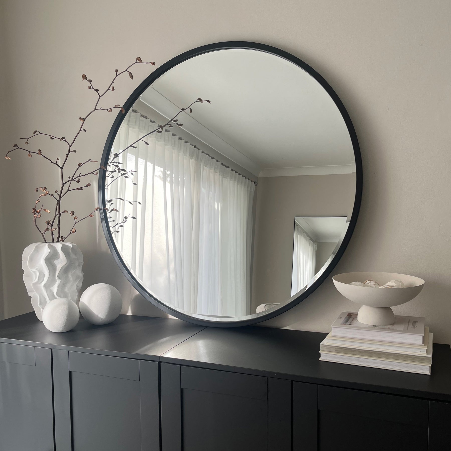 Black Metal Modern Round Wall Mirror on console table