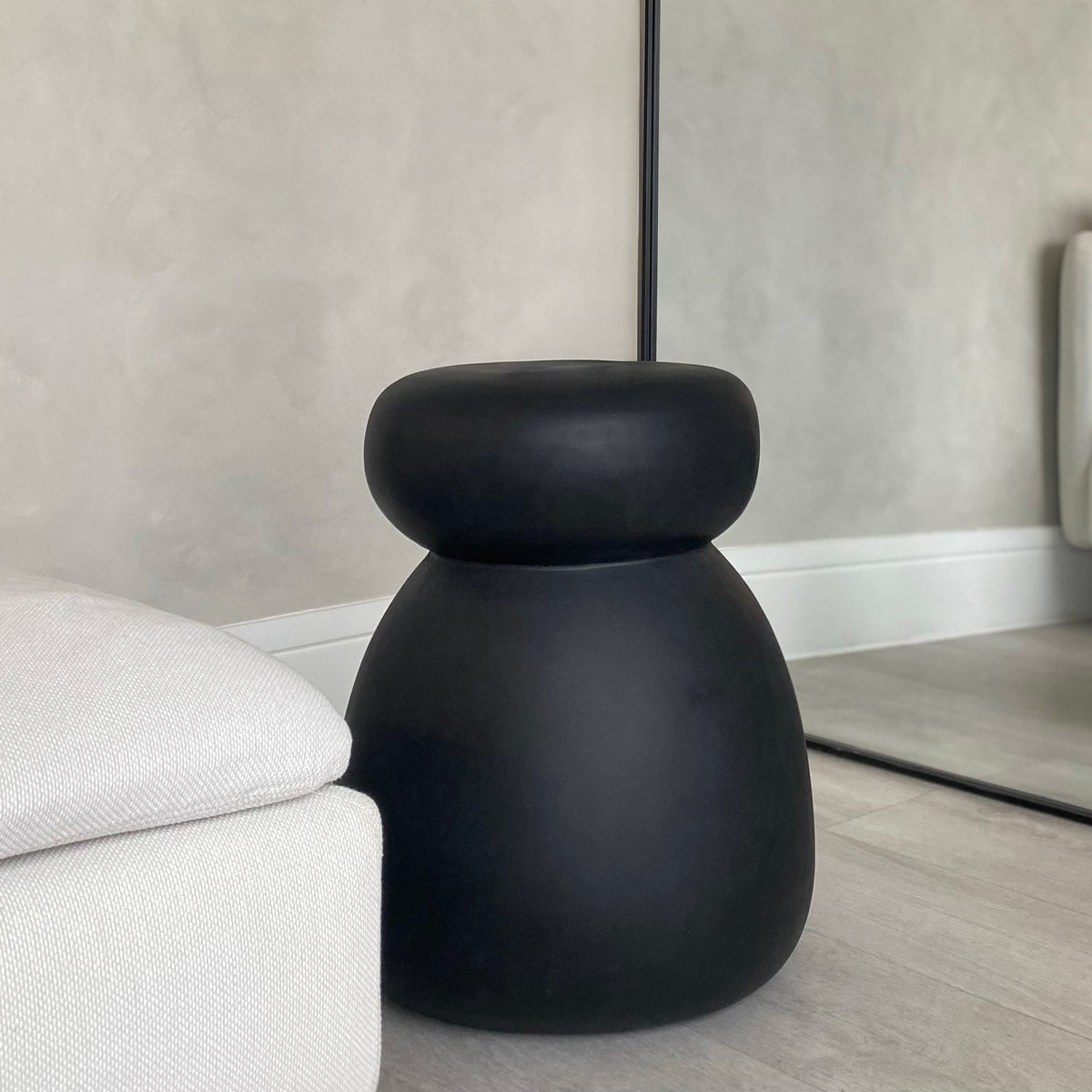 Renuka - Minimal Onyx Side Table