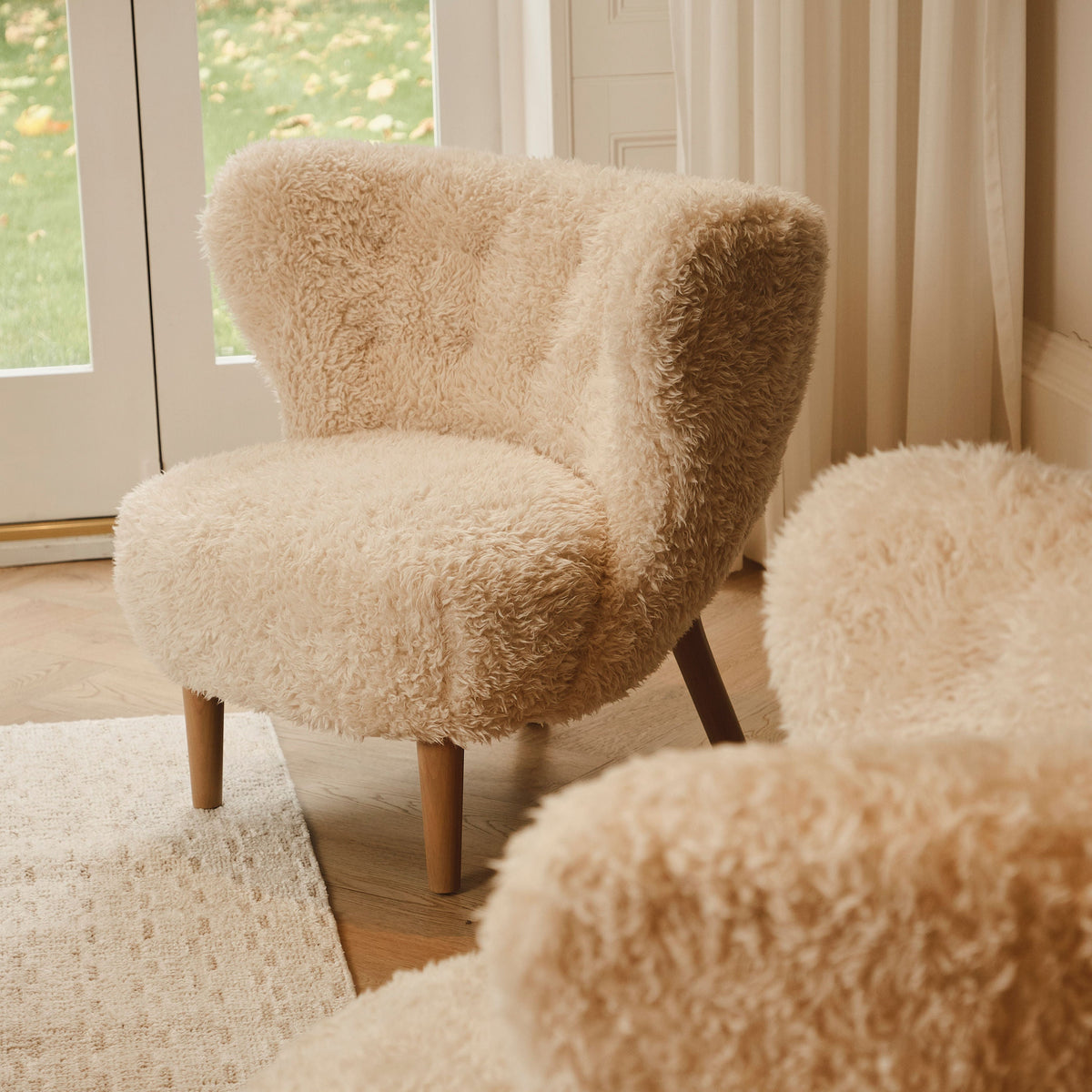 Chester - Fur Accent Chair Cream & Warm Wood