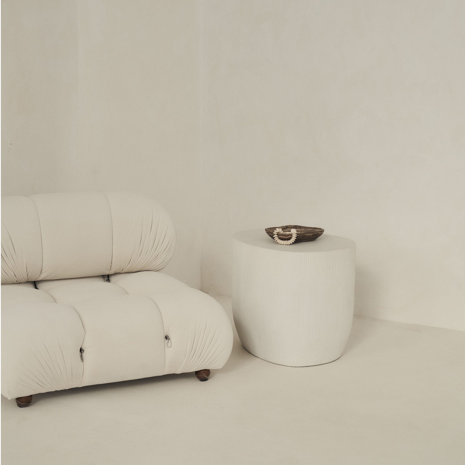 Leonardo - Minimal Concrete Irregular Shaped Side Table