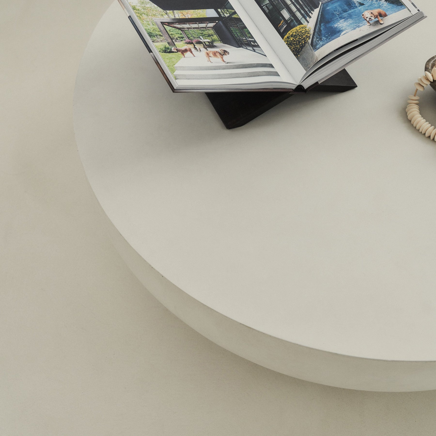 Enzo - Large Minimal Concrete Round Coffee Table