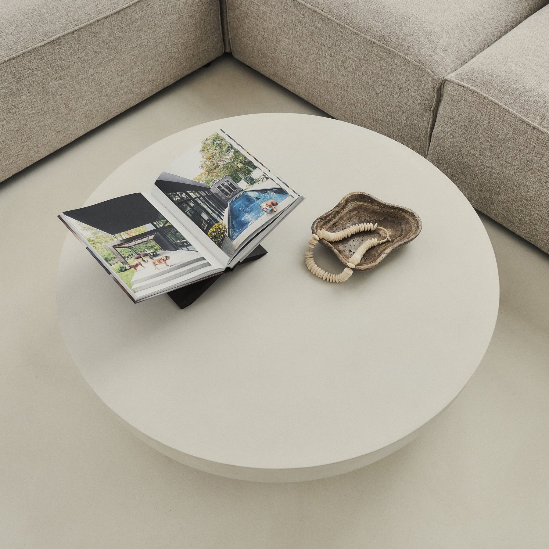 Enzo - Large Minimal Concrete Round Coffee Table