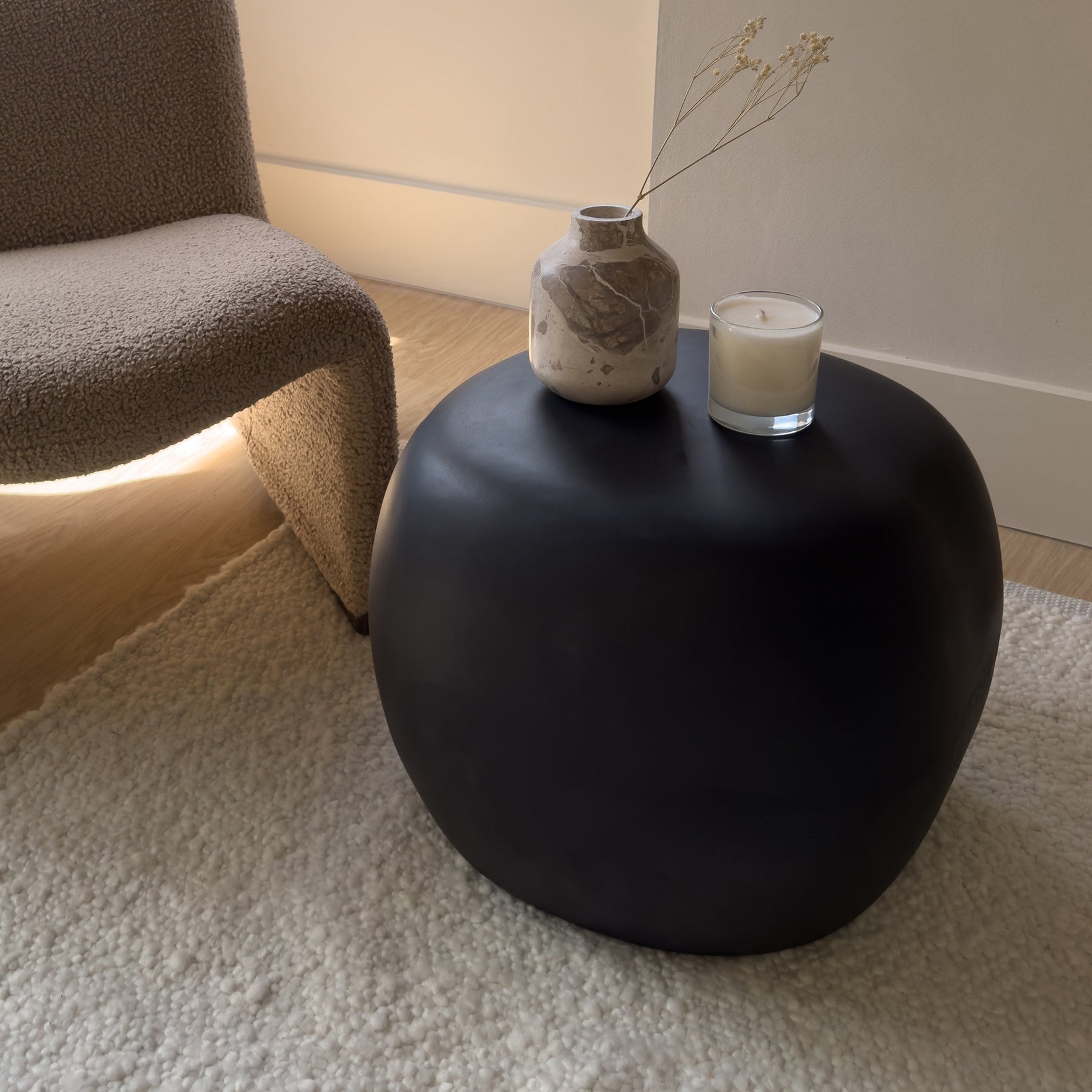 Zola - Minimal Onyx Pebble Side Table